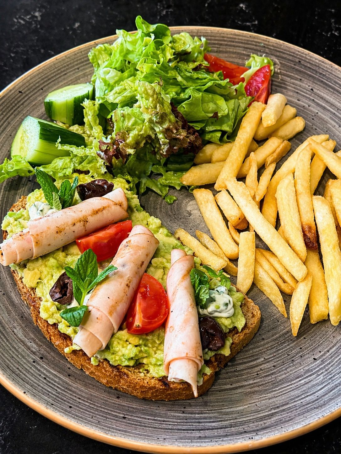 Avokadolu Hindi Fümeli Açık Tost -  ₺
