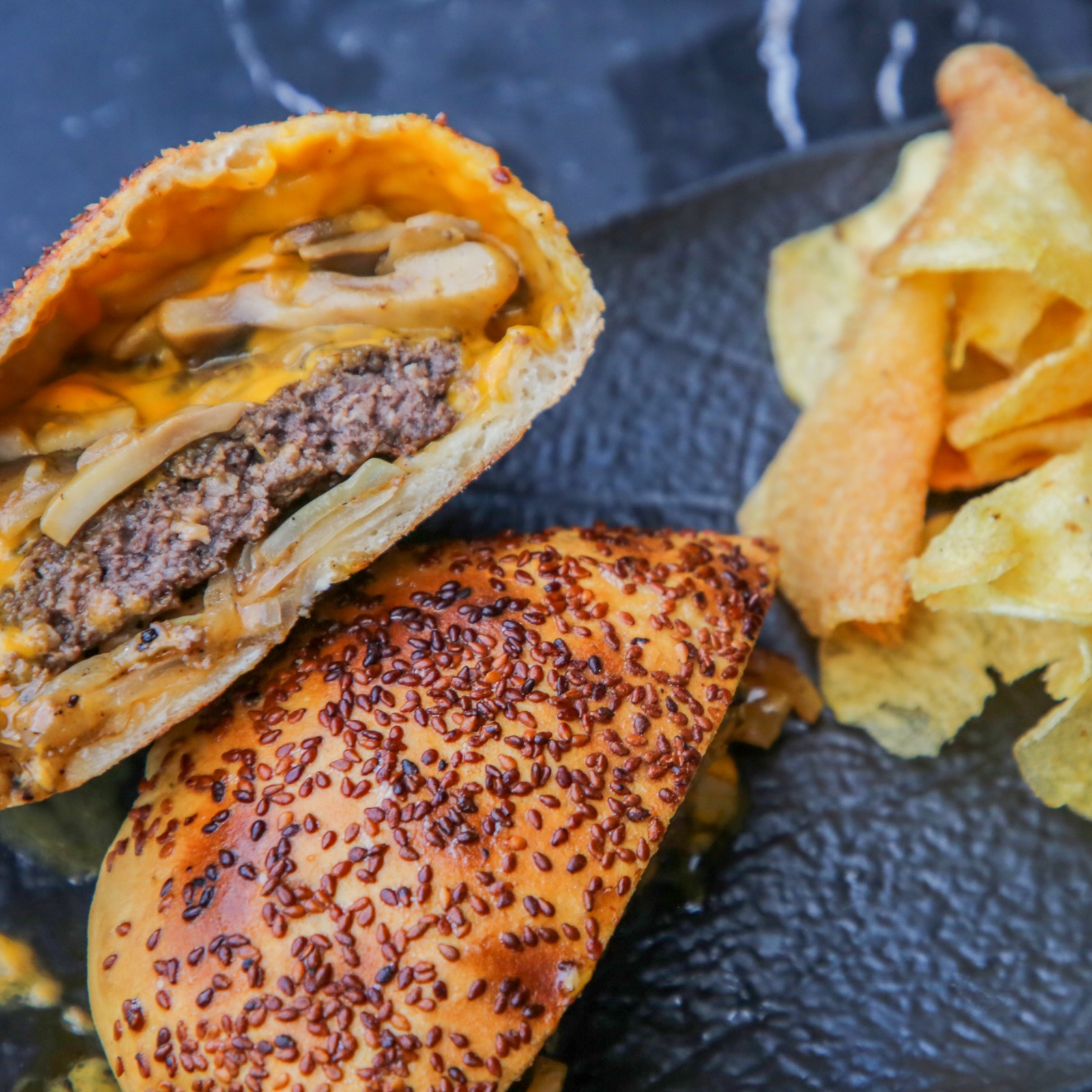 Mushroom Garlic Kapalı Burger -  ₺
